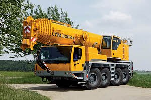 GRUA TODO TERRENO DE 100 TM. CON 53 MTS. DE PLUMA Y 18 MTS. DE PLUMIN